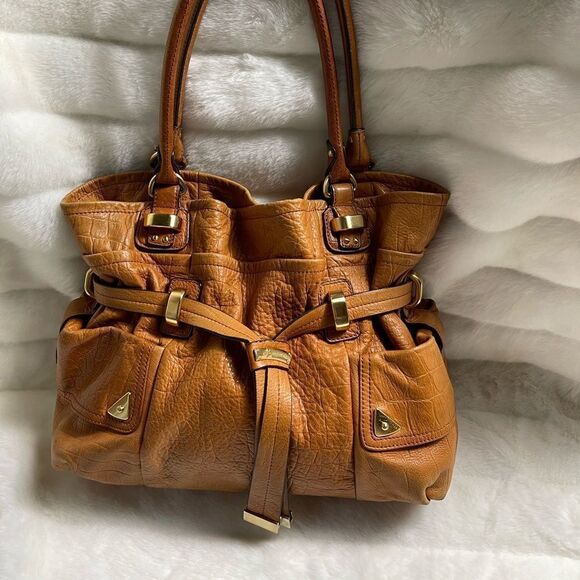 B Makowsky leather tan shoulder bag with soft finish gold tone accents - Picture 2 of 13